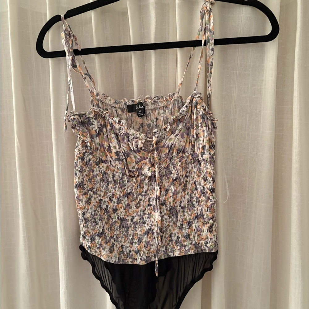 ✨5/$15✨ Lulu's Multicolor Floral Bodysuit Top